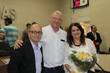 Entrega Título Cidadão Canoense - Professora Jaqueline Moll e Padre Flávio Steffen