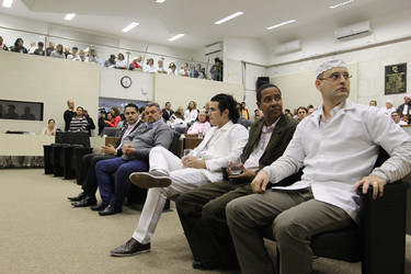 Homenagem à delegada Sabrina Deffente e ao inspetor Moyses Prates